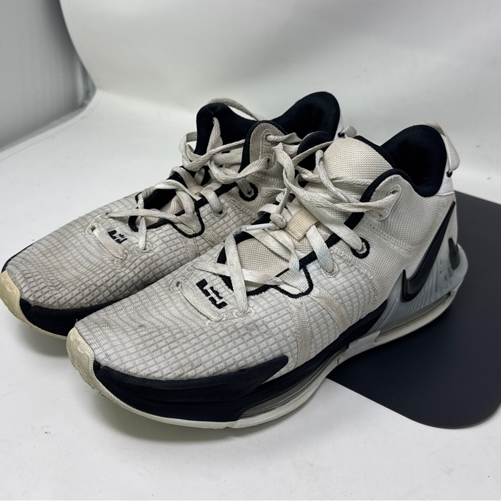 Nike Lebron Witness 7 Men Size 10.5 DZ3299-100 White Black Basketball Sneakers